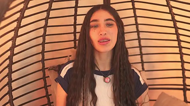 Celeste_Valentine_ Adlı Modelin Canlı XXX Sohbeti
