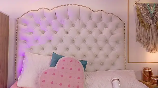 AriaStonne Adlı Modelin Canlı XXX Sohbeti