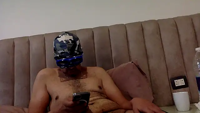 Chat +18 de CaiBull ao vivo