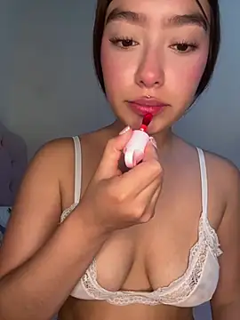 Miakittyyy Adlı Modelin Canlı XXX Sohbeti