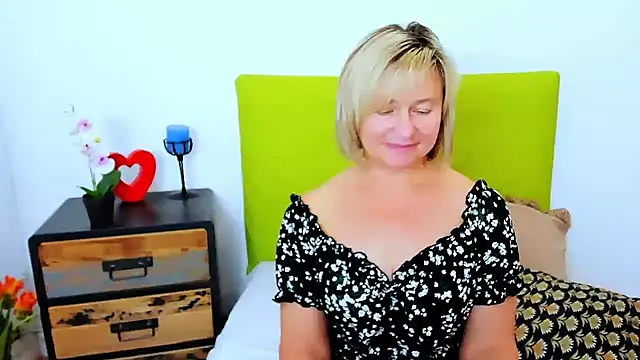 MarieneHot Adlı Modelin Canlı XXX Sohbeti