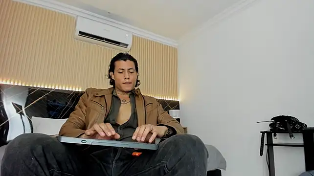 Damian_romanoff_'s Live XXX Chat