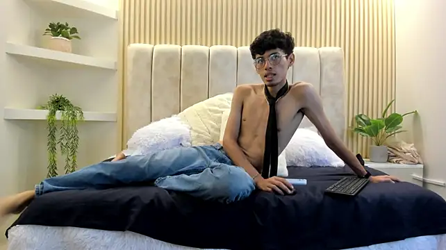 צ'אט XXX בשידור חי של Ethan_Kay