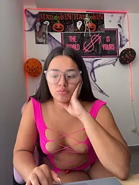 Luciaparker03's Live XXX Chat