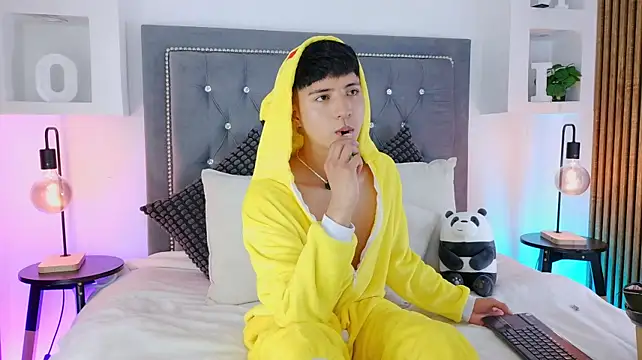 Keen_Nico Chat XXX in diretta