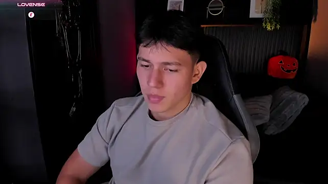 JamesCr_ XXX чат на живо