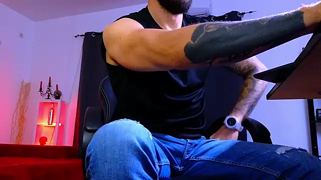 MightyAaron66 Live XXX Chat