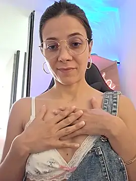 miaeyex's Live XXX Chat