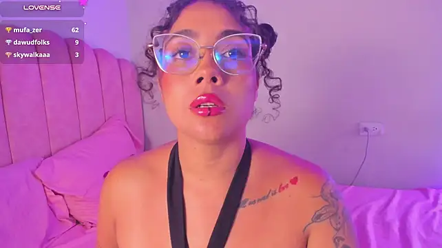 antonelllepiercee Adlı Modelin Canlı XXX Sohbeti