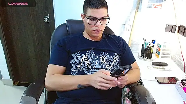 Realjoel01 élő XXX-chatje