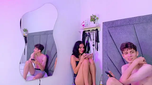 Chat +18 de ThreeForFun_OS ao vivo