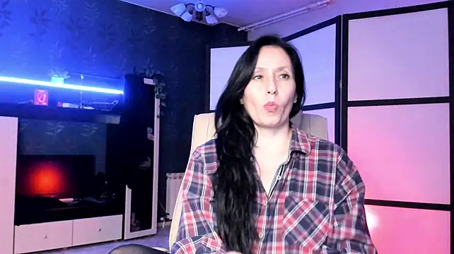 Lucky_Milf's Live XXX Chat