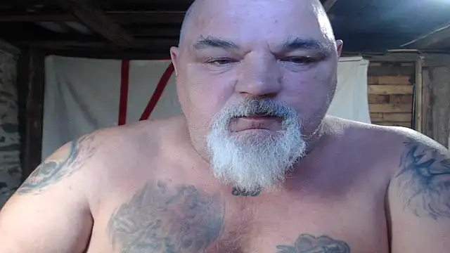 Newfiesausage1972's Live XXX Chat