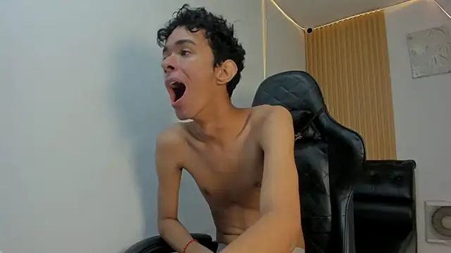 Chat XXX en directo de Hideaky_boycum