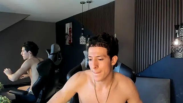 TheGhostforeeonss live XXX chat