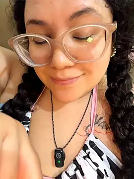 Czat XXX na żywo – CurlyMilf_Vannexxxa