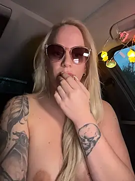 June695_ Live XXX-chat