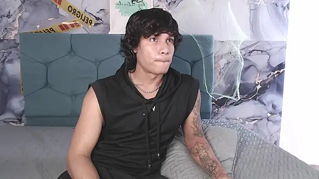 แชท XXX สดของ MaximilianRoth