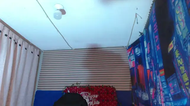 rosse_2504 live XXX chat