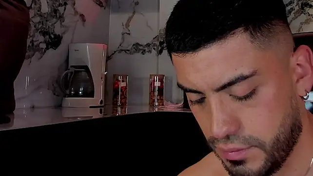 XXX chat uživo modela Alexander_Diazz