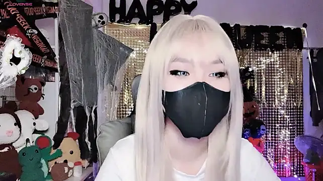 XXX chat uživo modela Tieu-May