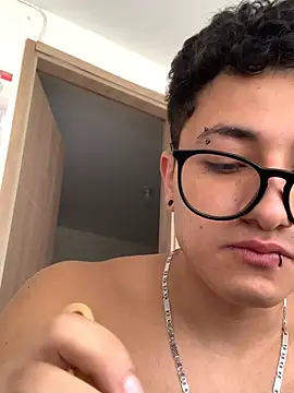 Živý XXX chat Adonibaskerville4