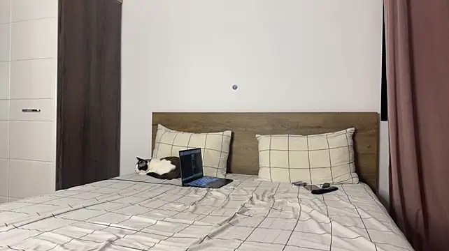 MathiasRayn Live XXX chat
