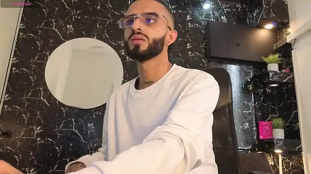 Aureliano_001's Live XXX Chat