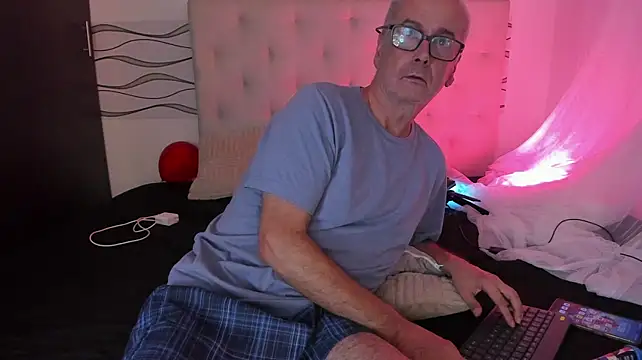 david_holman XXX чат на живо