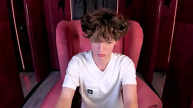 צ'אט XXX בשידור חי של LukeSweet