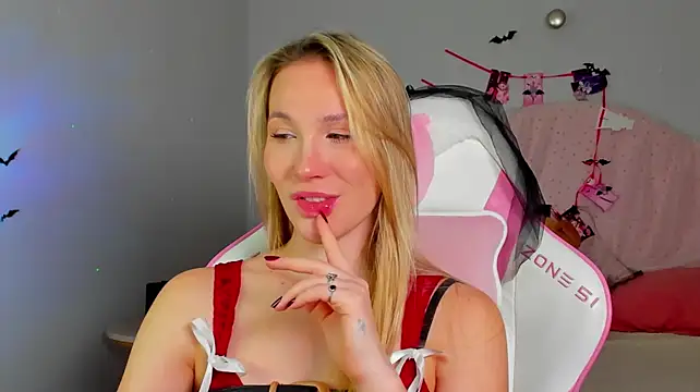 ElaraVoltage's Live XXX Chat