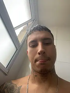 Ttinho XXX чат на живо