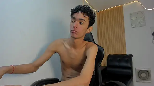 Chat XXX en directo de Hideaky_boycum