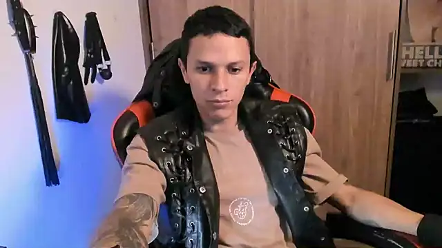 צ'אט XXX בשידור חי של Masterdave7