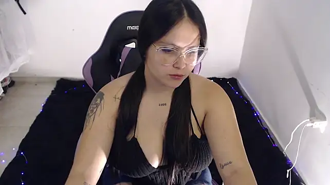 amberbakee Adlı Modelin Canlı XXX Sohbeti