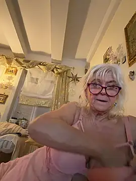 แชท XXX สดของ HotGrandma70