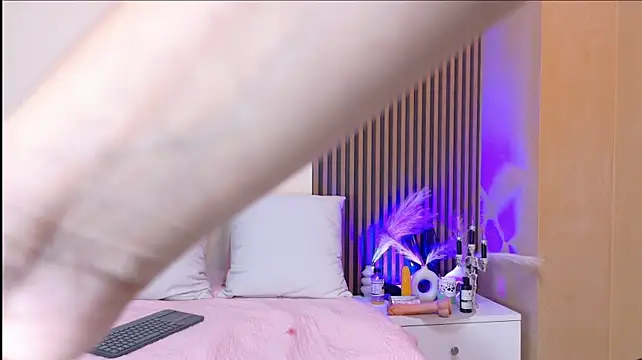 Holy_Lux's Live XXX Chat