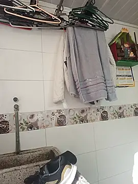 maynor_1998's Live XXX Chat