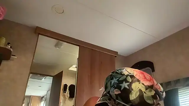 SizeQueenGaped Webcam-Show