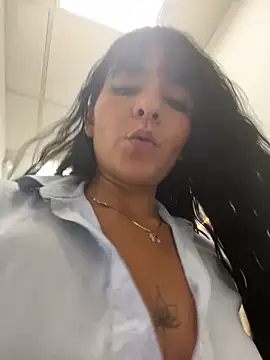 Chat +18 de LuxeBrunetteXXX ao vivo