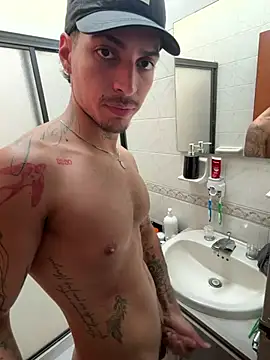 KAIRUIZ Adlı Modelin Canlı XXX Sohbeti