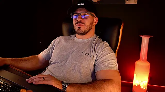 AngeloEric Chat XXX live