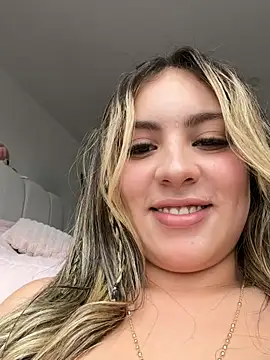 Cloee_Rainbow1's Live XXX Chat