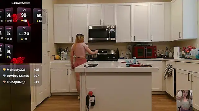 Blondiewithanass Adlı Modelin Canlı XXX Sohbeti