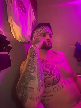 LegendaryLukeFilmCo Adlı Modelin Canlı XXX Sohbeti