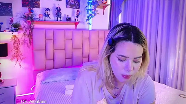 albaismynameX's Live XXX Chat