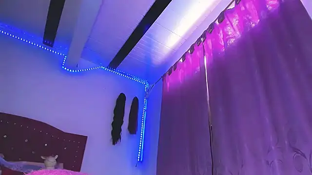Pokazy przed kamerką – Karla_hot777