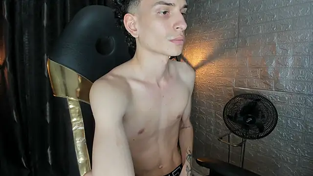 DAMIAN_22 Adlı Modelin Canlı XXX Sohbeti