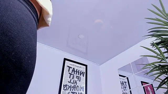 Chat +18 de Caroline_dh ao vivo