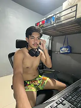 Dylannn_30 即時 XXX 聊天